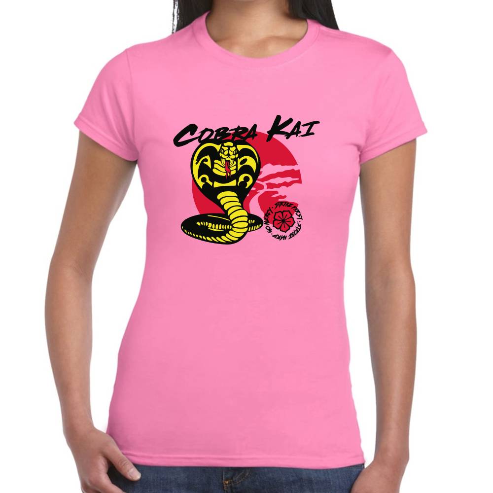 Playera Cobra Kai Cobra Standing Algodón Premium #0003262