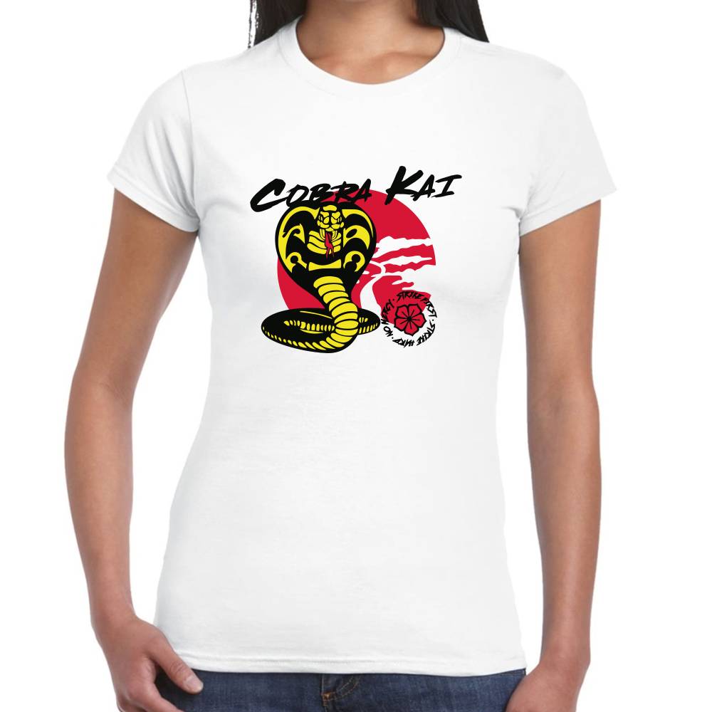 Playera Cobra Kai Cobra Standing Algodón Premium #0003262